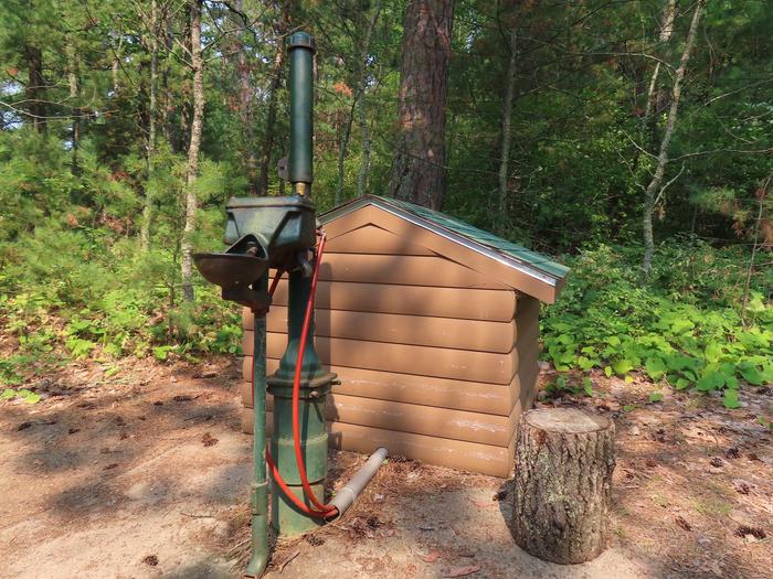 S11-B King Williams hand pump well